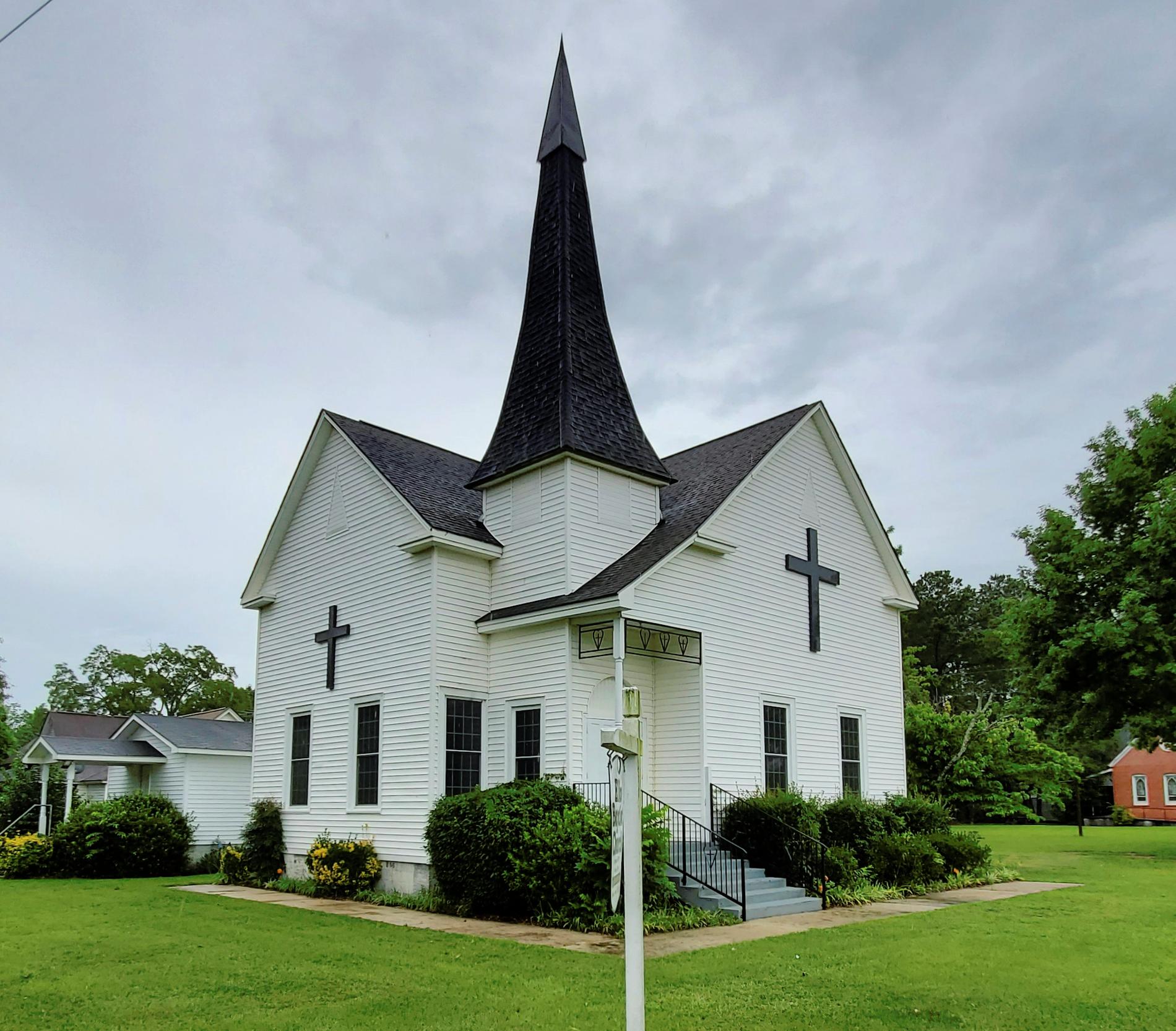 This record contains 2 images of Elko Baptist.
