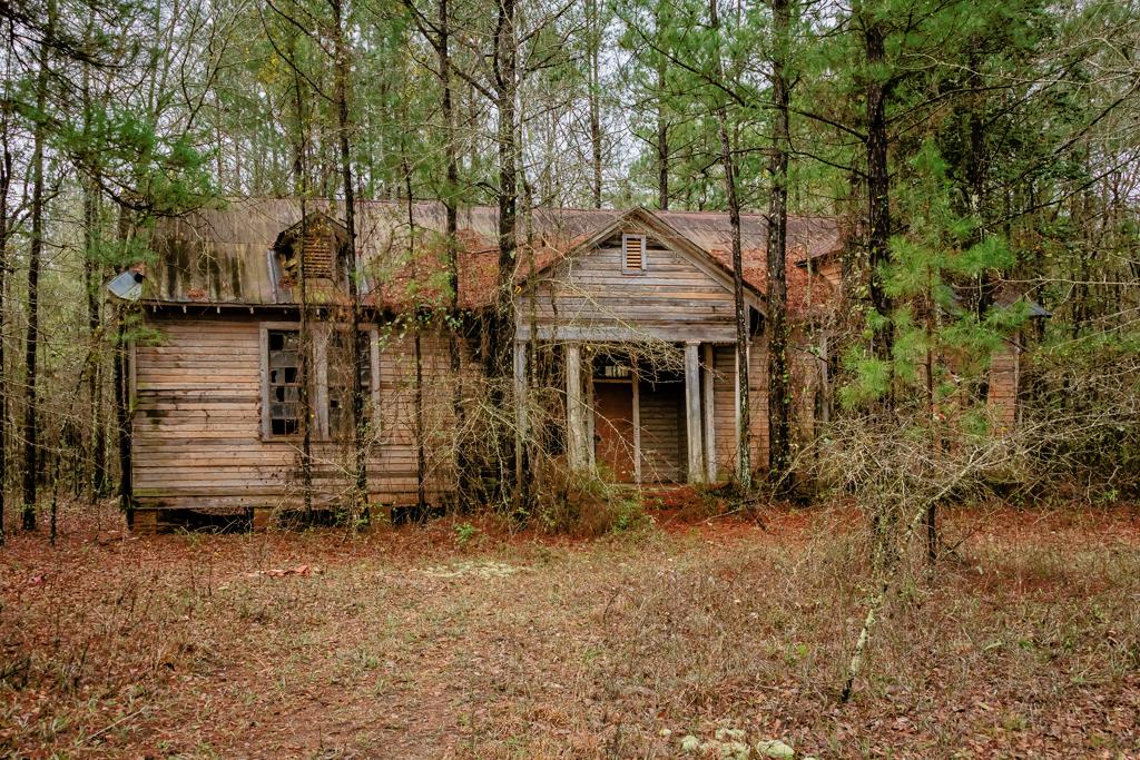 This record contains 2 images of Farmer Grove AME Church and School.