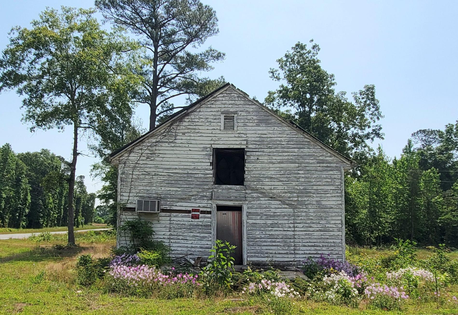 This record contains 3 images of Cool Springs Primitive Baptist.