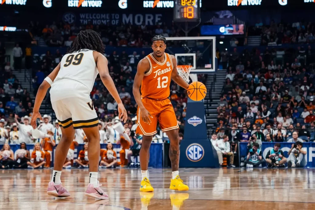 Texas Hoops Intel on Closed Scrimmage