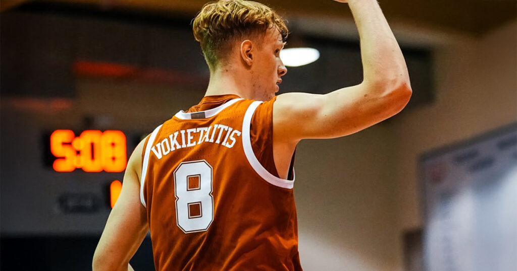Longhorns bounce back in Maui with a rout over Chaminade