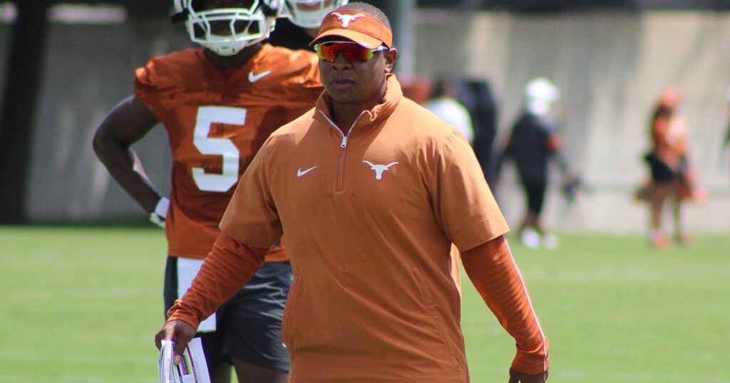 Report: Longhorns “dismiss” RB coach Chad Scott