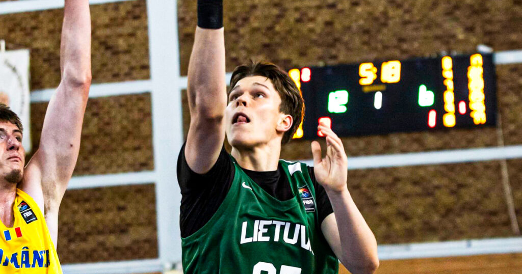 Sean Miller lands a commitment from an international point guard