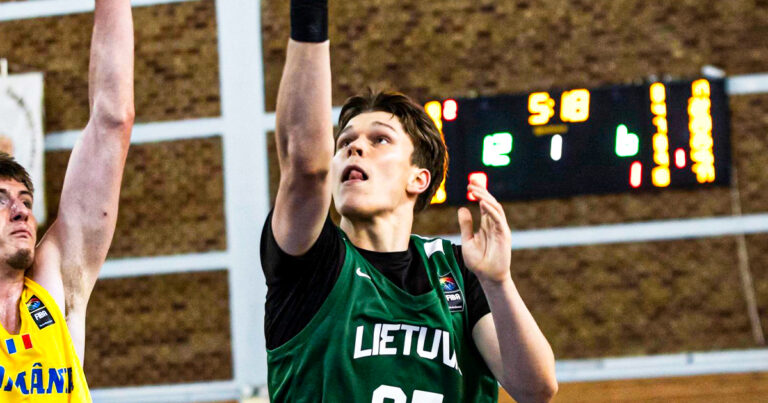 Sean Miller lands a commitment from an international point guard