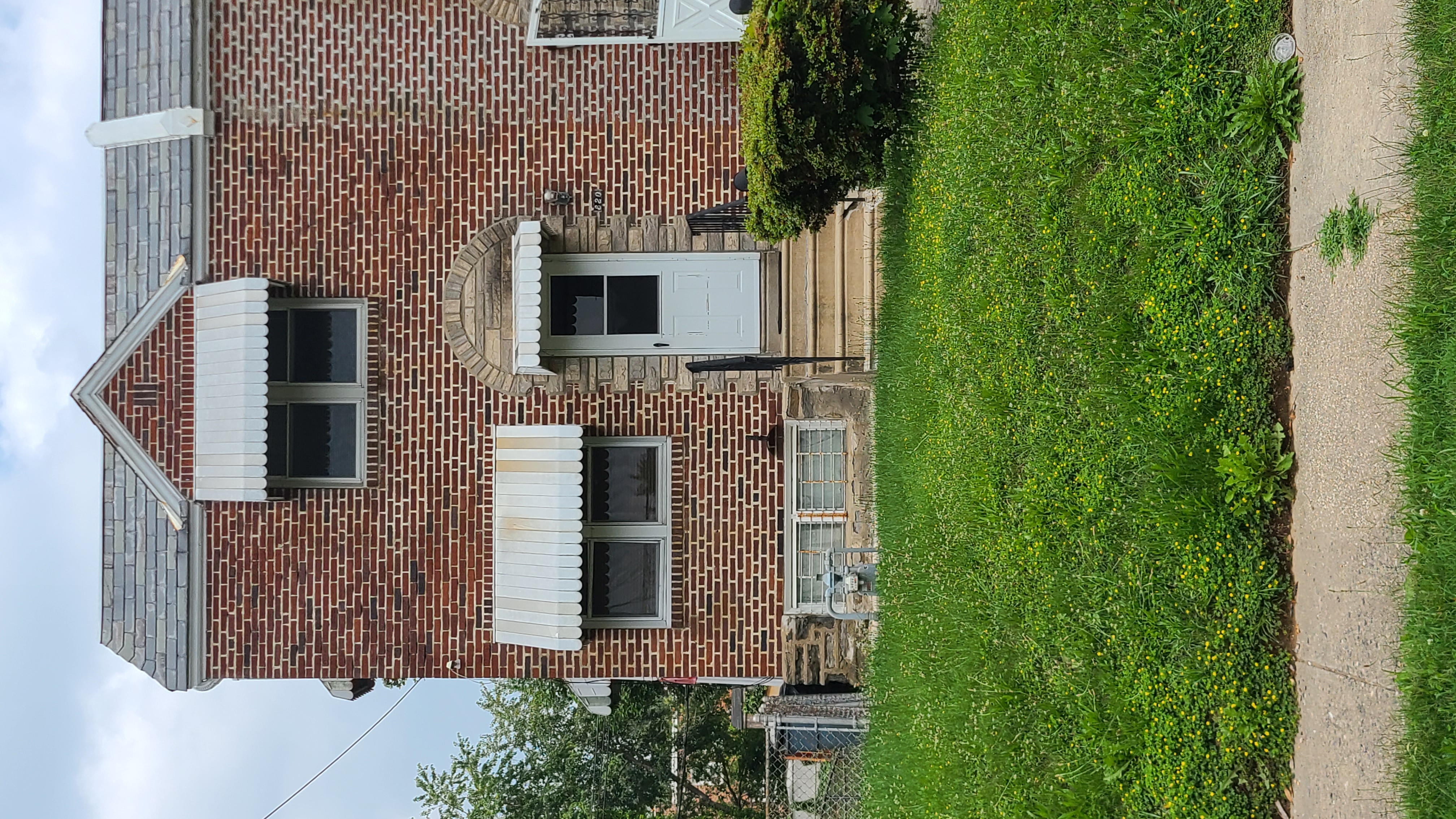 820 E 15th St