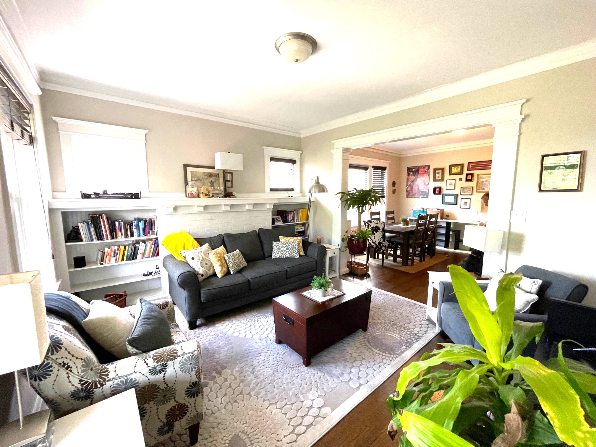 1435 West Carmen Avenue