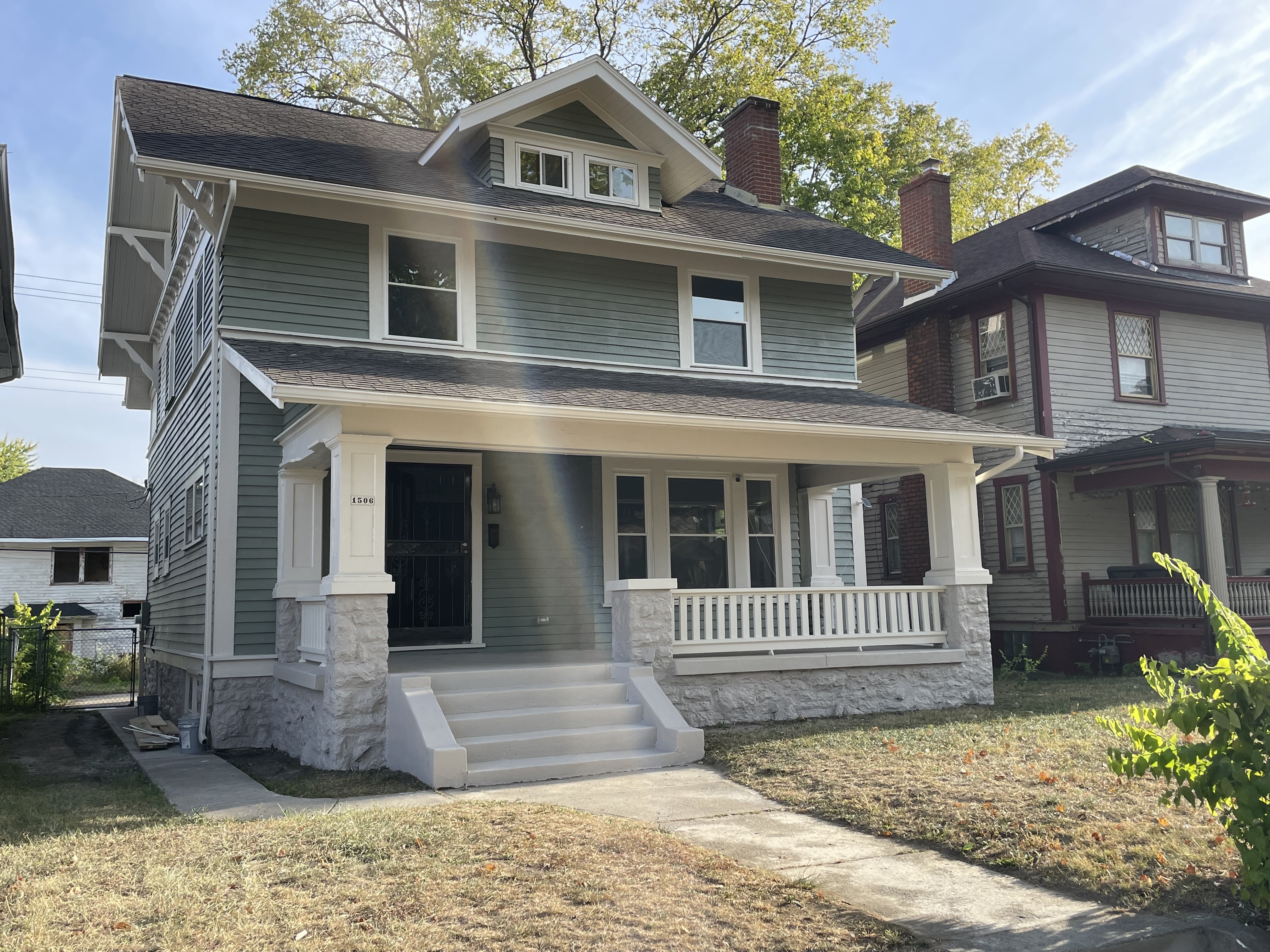 1506 W Grand Ave