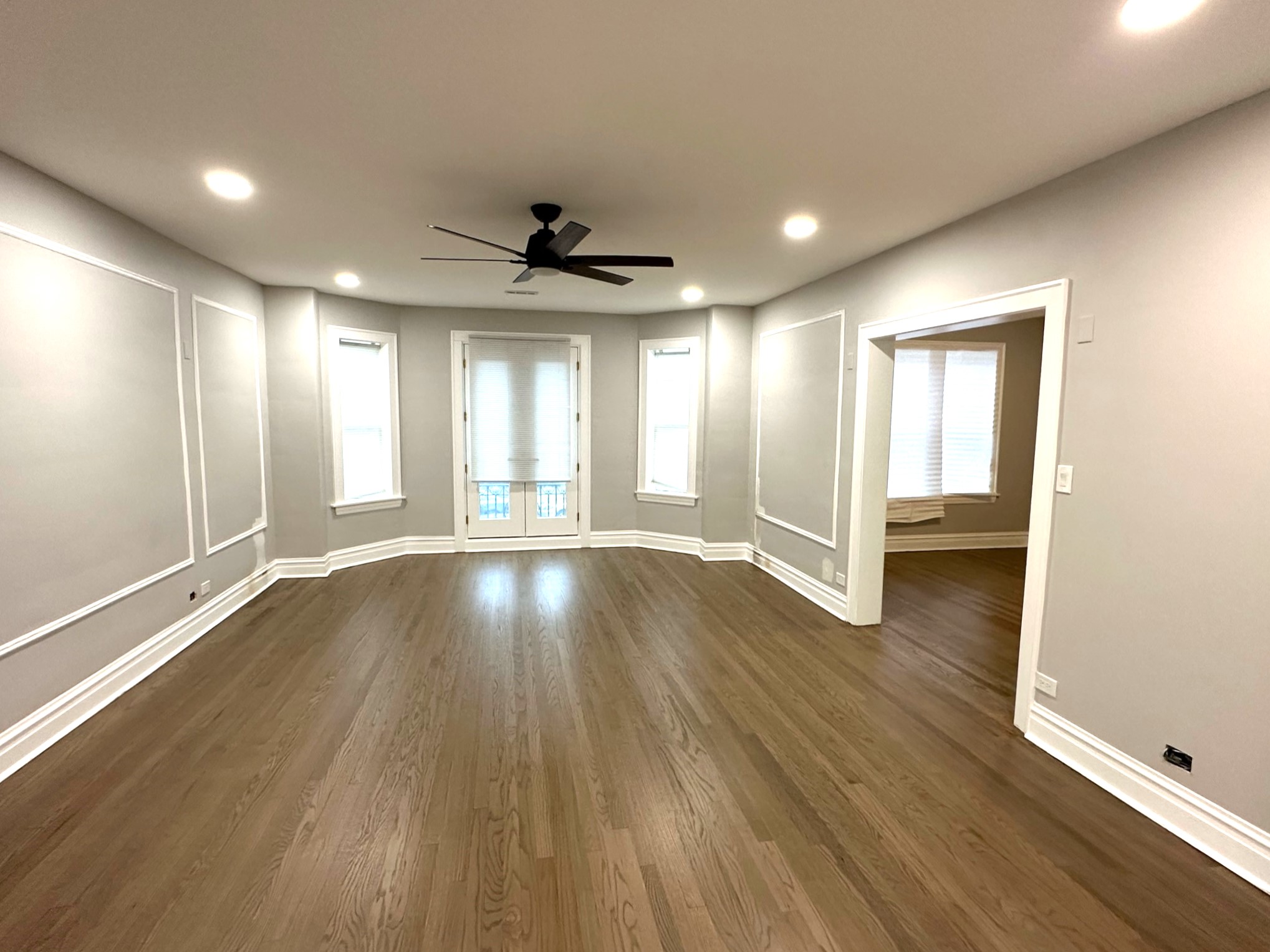 1352 W Carmen Ave