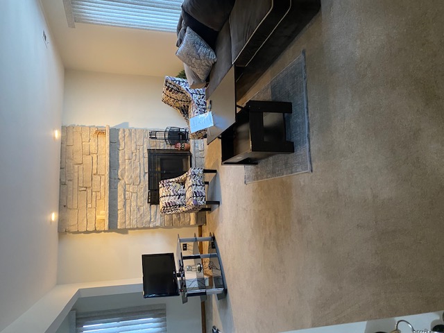 8821 N Greenwood Ave