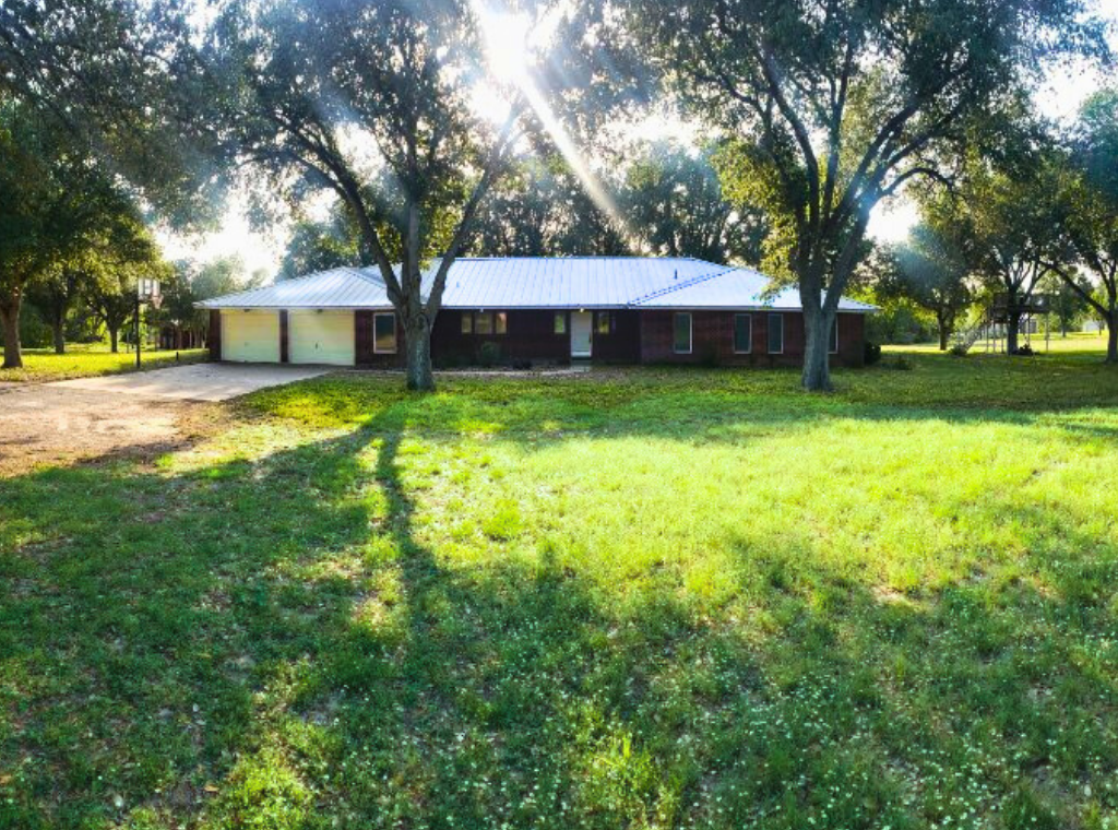 112 Farm To Market 1042