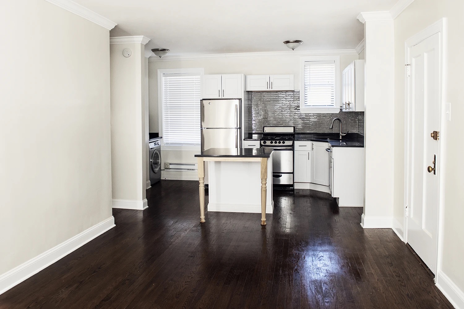 3839 N Greenview Ave