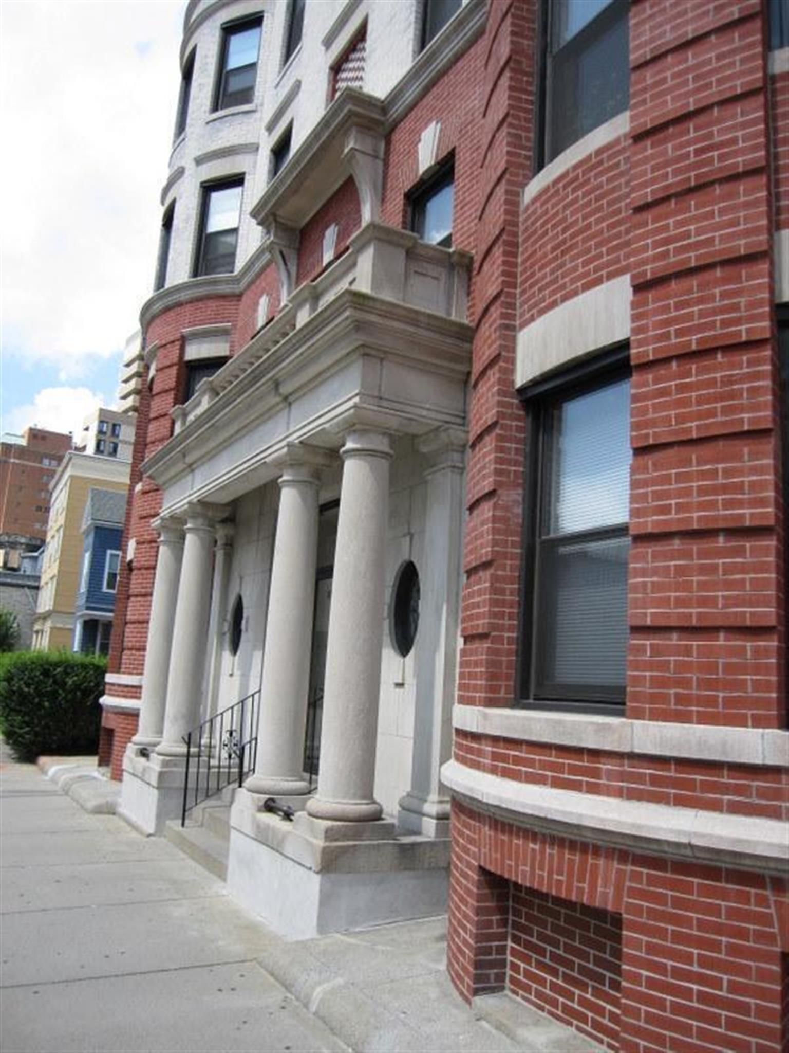 881 Massachusetts Ave