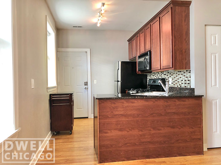 532 W Belmont Ave