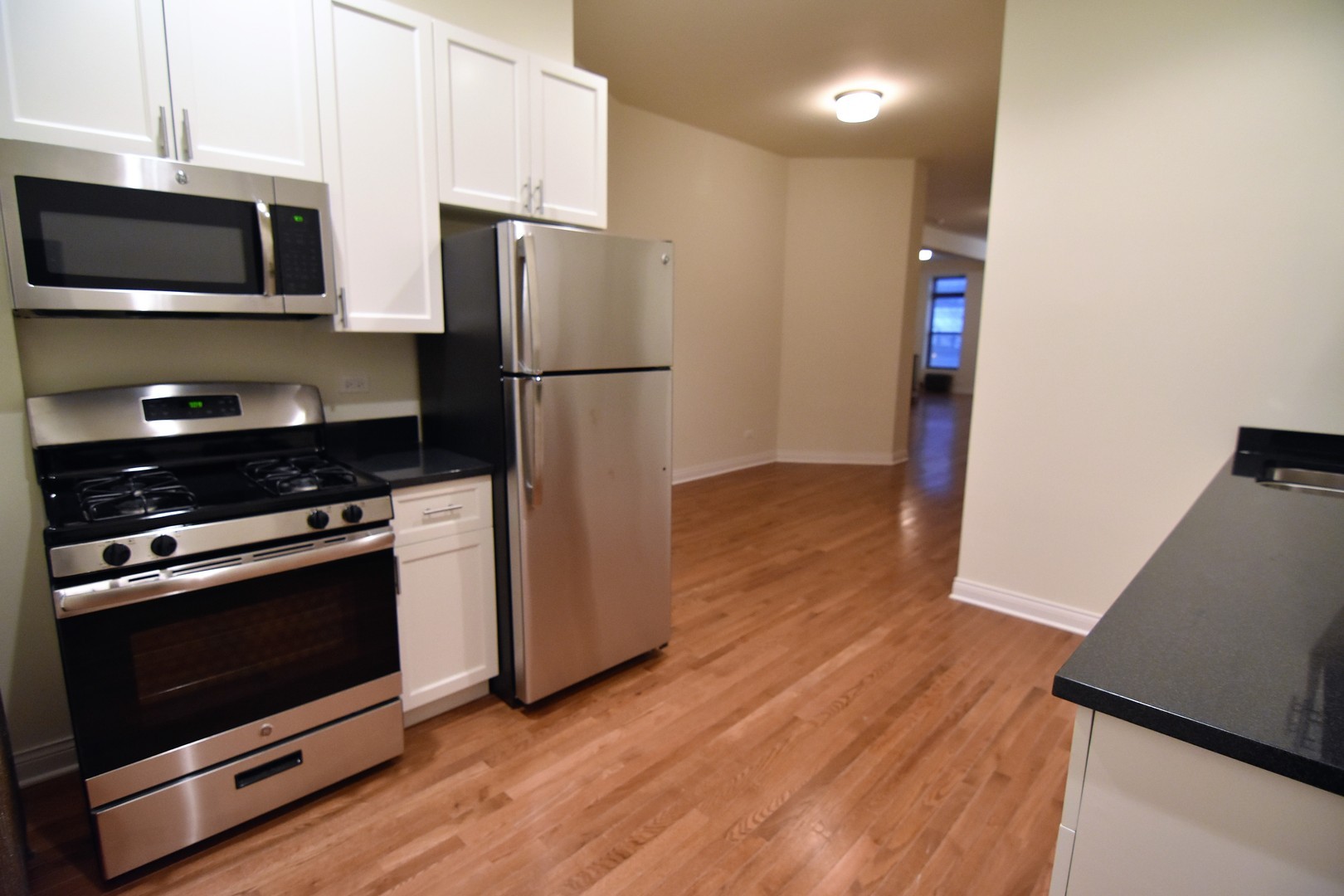 900 W Belmont Ave
