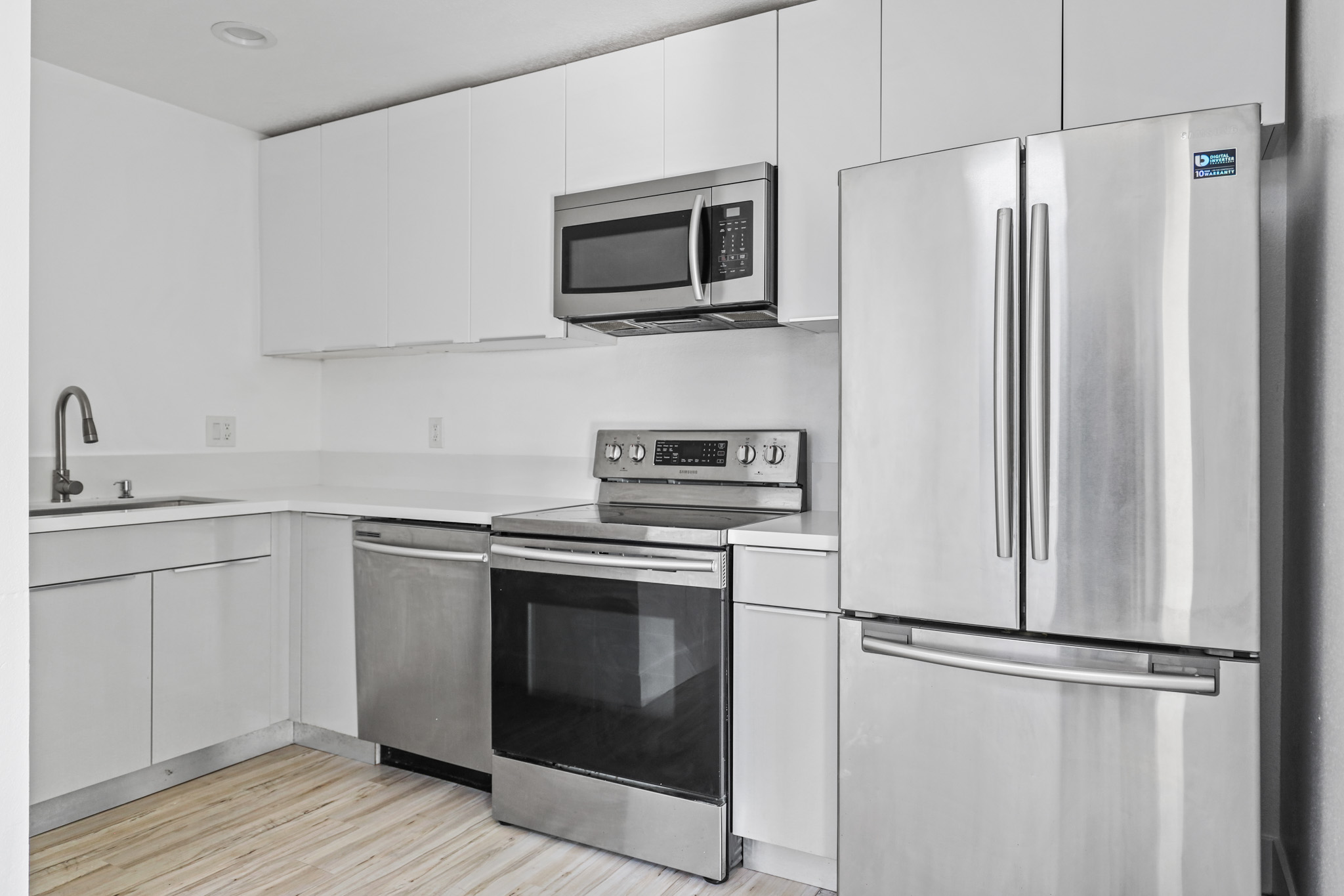 850 N Van Ness Ave