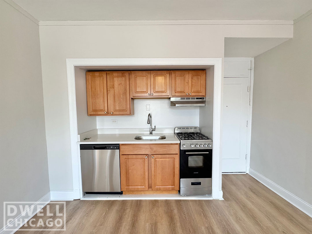2779 N Milwaukee Ave