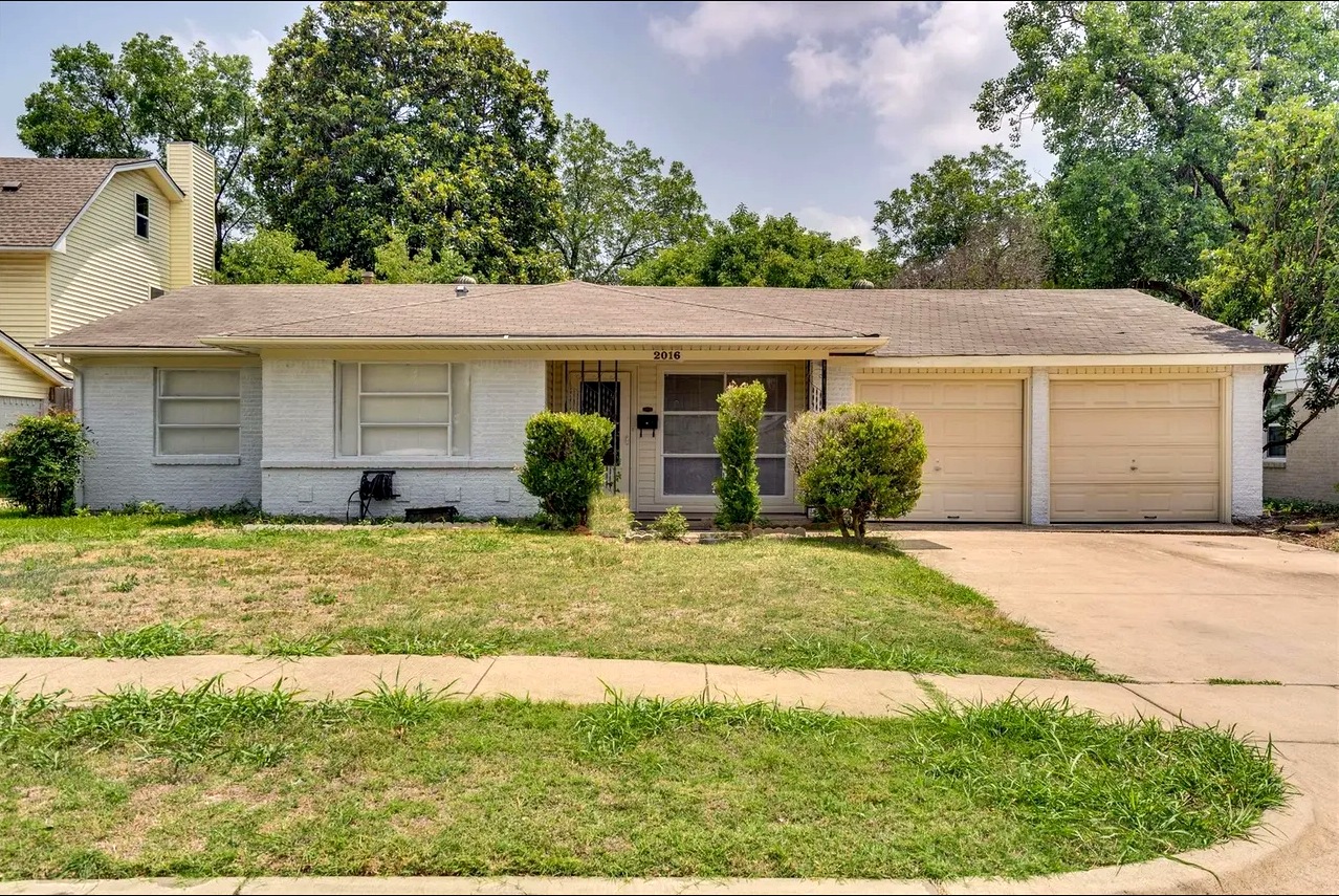 2016 Menefee St