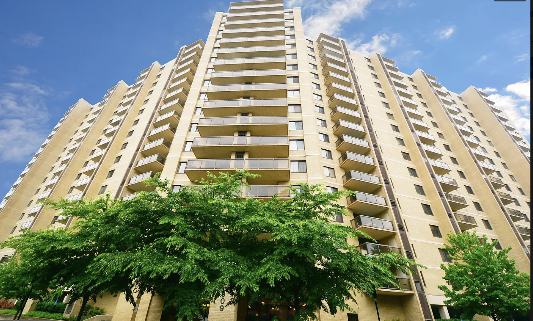 309 Yoakum Pkwy