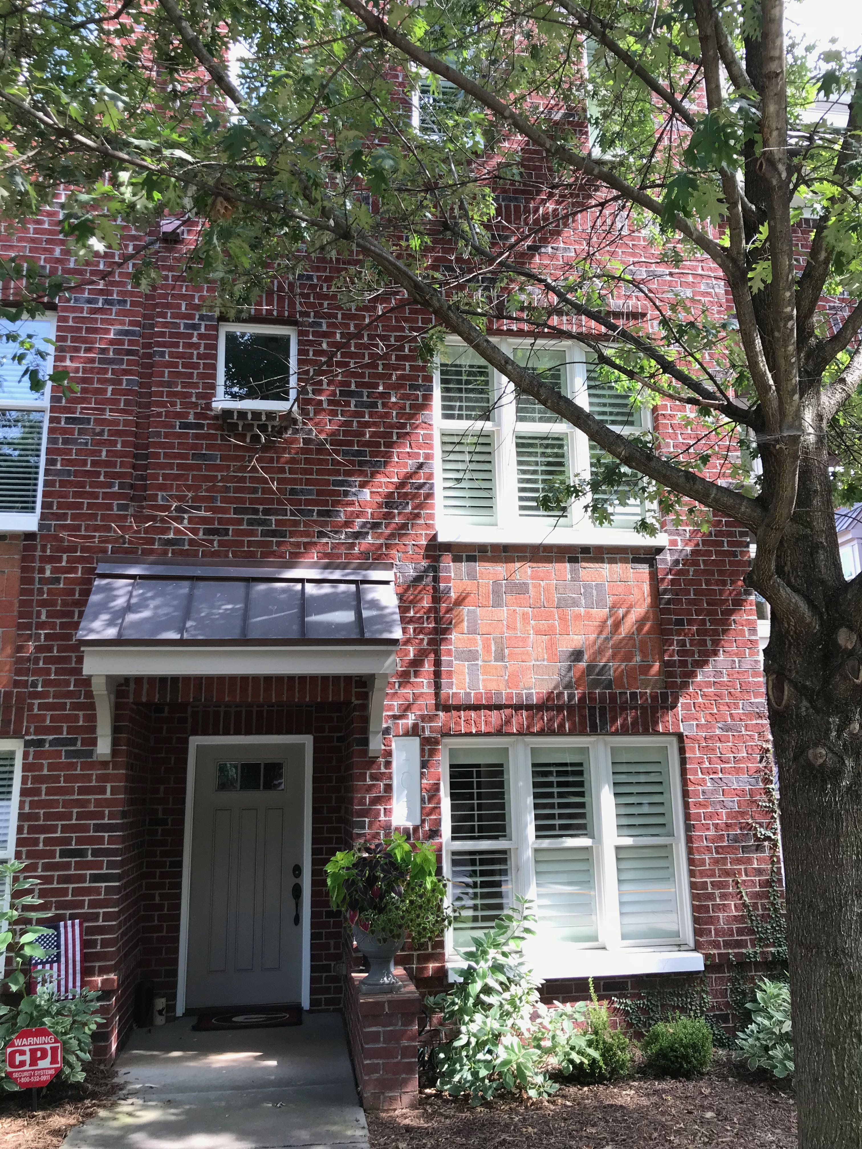100 N Laurel Ave