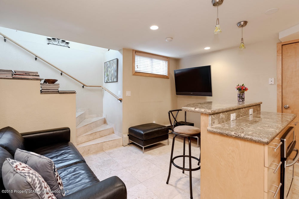 333 W Main St