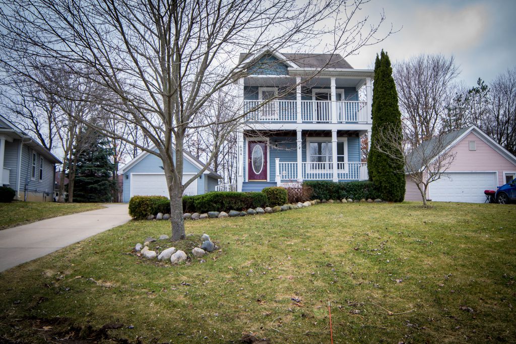 484 Waverly Commons