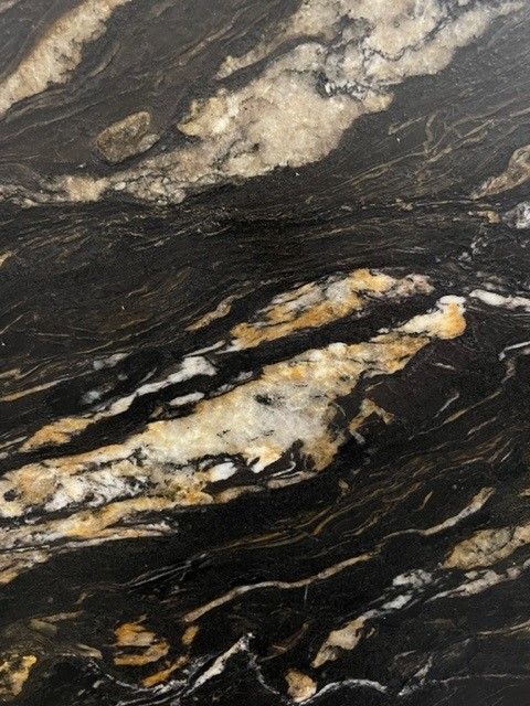 TITANIUM GOLD SUPREME 3CM LEATHERED SHADES OF BLACK NATURAL