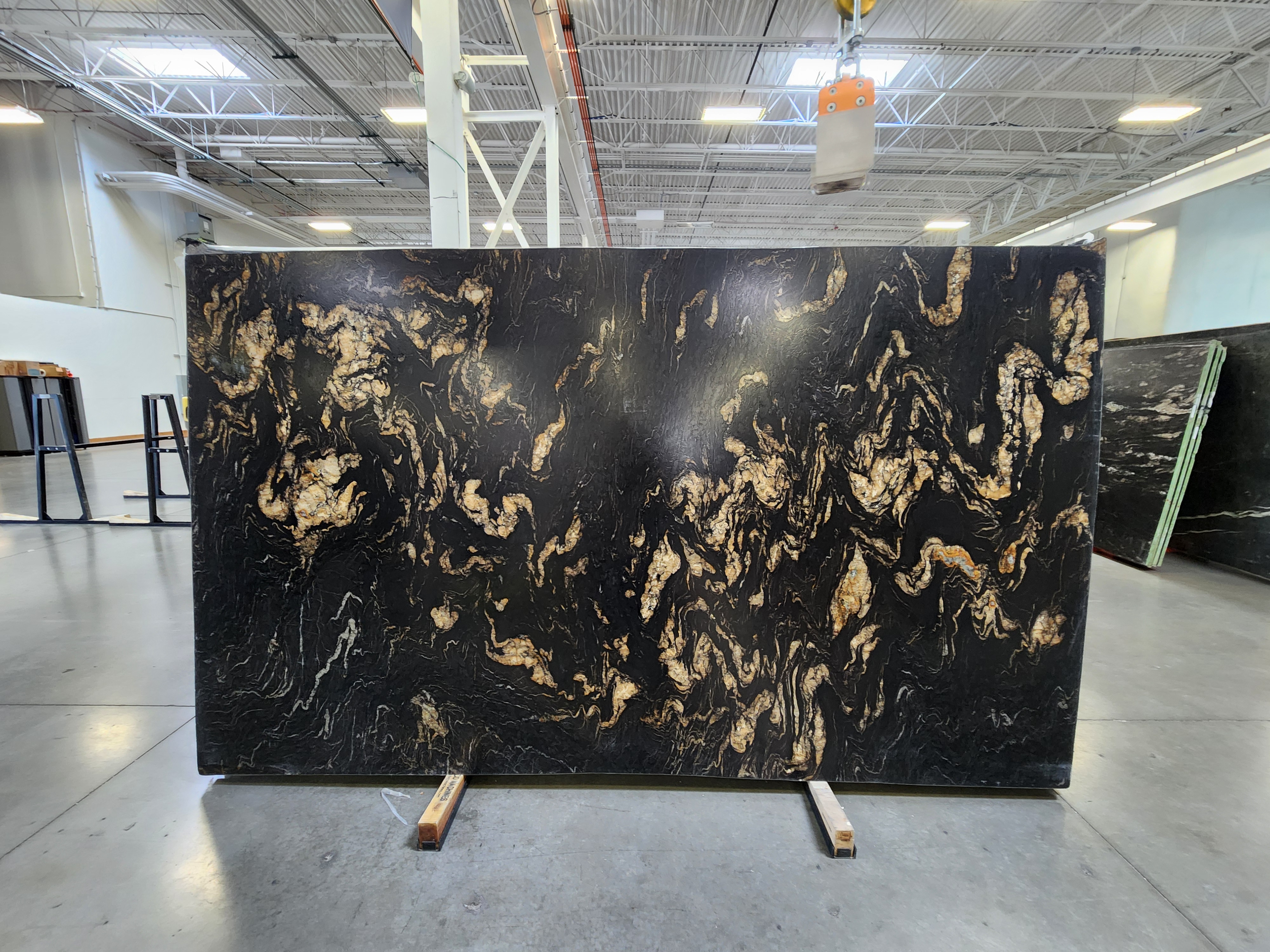 TITANIUM GOLD SUPREME 3CM LEATHERED SHADES OF BLACK NATURAL