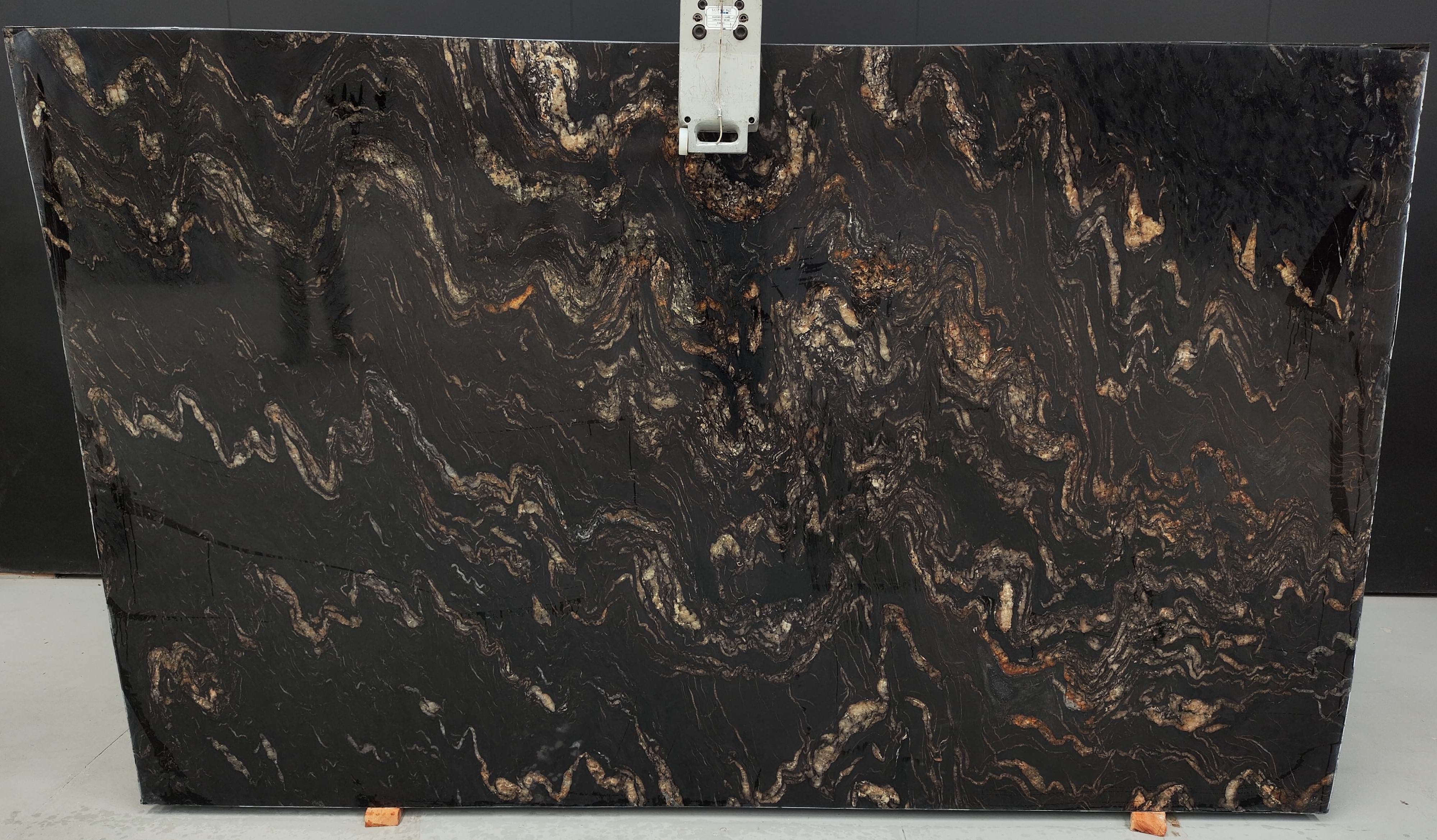 TITANIUM GOLD SUPREME 3CM LEATHERED SHADES OF BLACK NATURAL