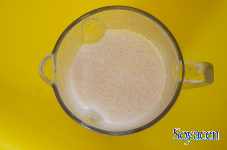 Licuado de Soyacen con plátano y fresas.
