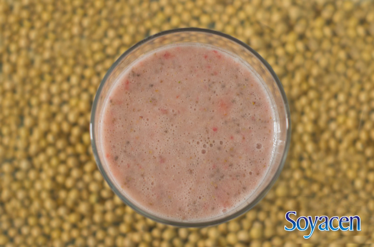 Licuado de Soyacen con fresa y chía.