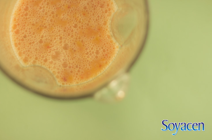 Smoothie de Soyacen con fresa y durazno.