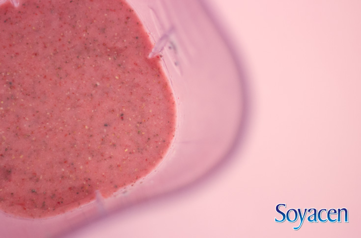 Licuado de Soyacen con fresa y chía.
