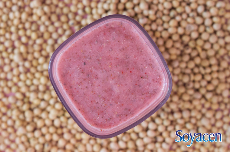 Licuado de Soyacen con fresa y chía.