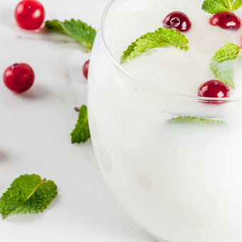 Receta de budín de guayaba, fresa y chía con Soyacen sabor Natural