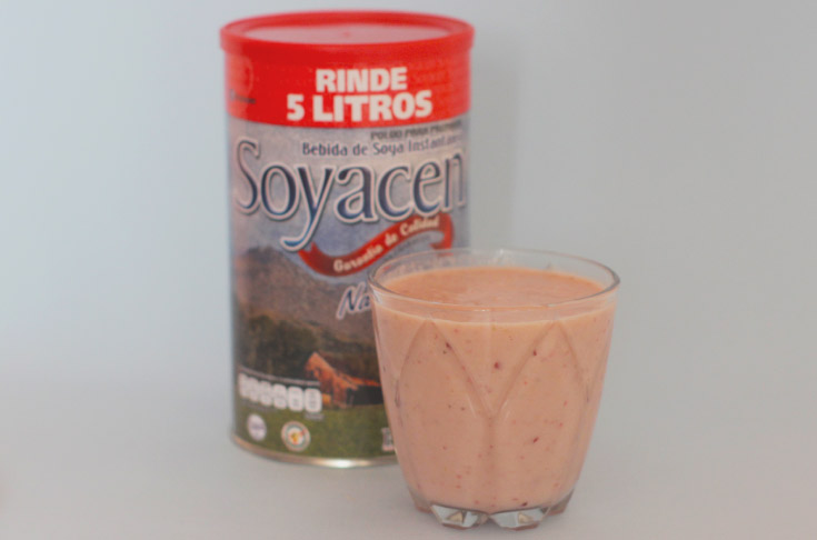 BLOG Soyacen | Smoothie de Soyacen con frutas (manzana, plátano y fresas)