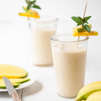 Receta de smoothie de mango, plátano y menta