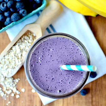 Receta de smoothie de platano, avena y mora con Soyacen