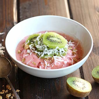 Receta de smoothie bowl de kiwi y toronja con Soyacen