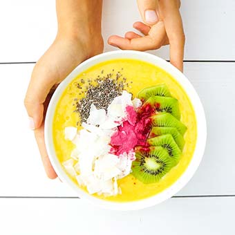 Receta de smoothie bowl de piña, kiwi y jícama