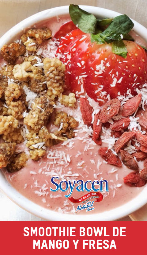 Receta de smoothie bowl de mango y fresa con Soyacen