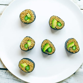 Receta de sushi de Quinoa PRONACEN, aguacate y pepino