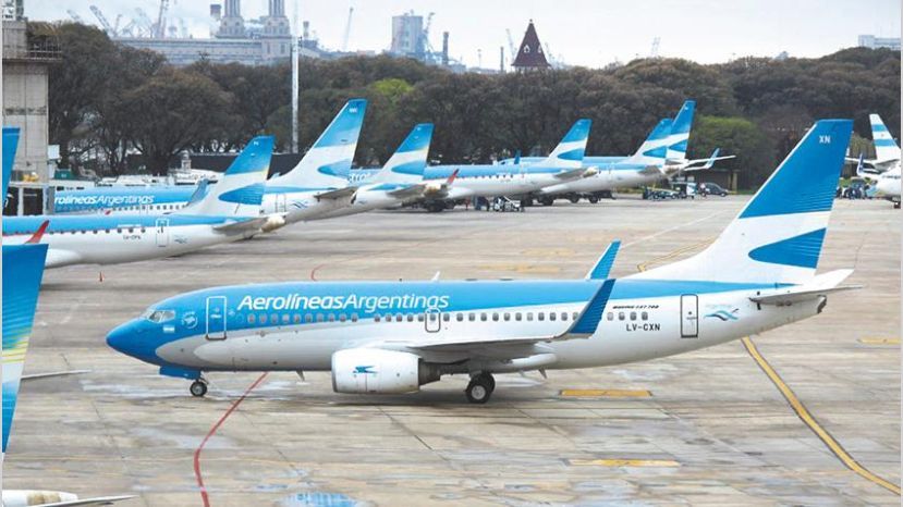 Paro total de Aerolíneas Argentinas y Austral por una medida de fuerza  gremial