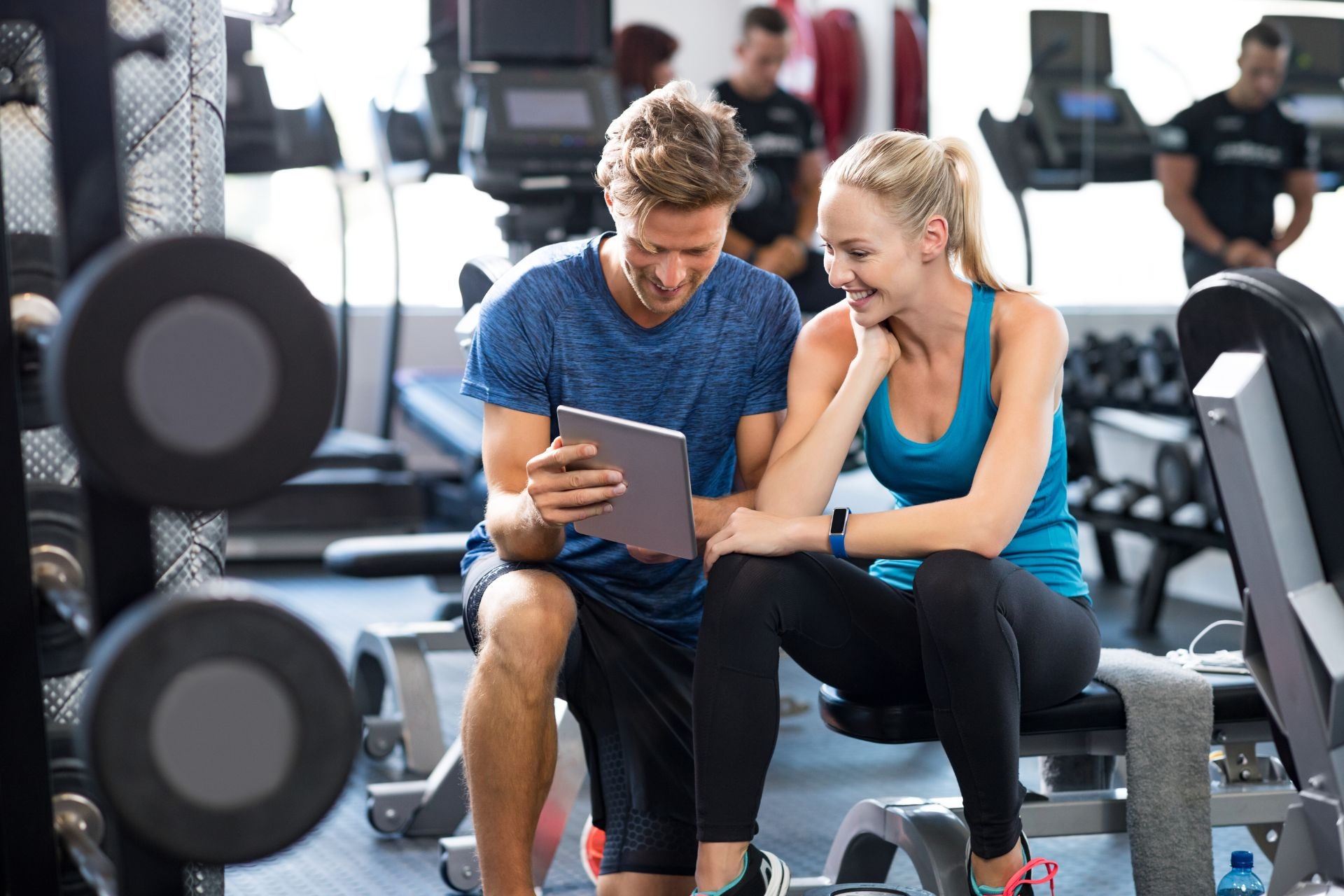 How does DNS address the role of breathing and intra-abdominal pressure in relation to neuromuscular stabilization and movement efficiency?
