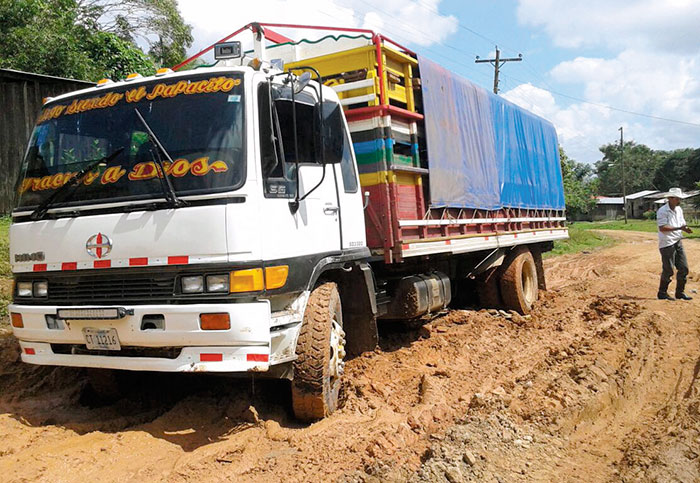 Transporte colectivo está paralizado por lluvias en Nueva Guinea