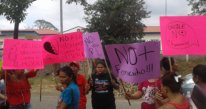 Realizan plantón contra caso de maltrato y acoso en Chinandega