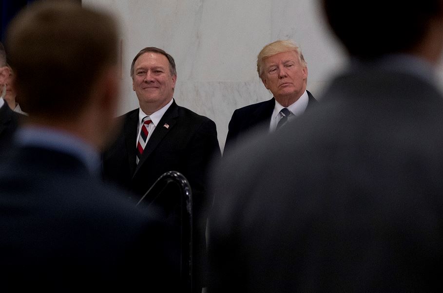 Senado confirma a Mike Pompeo como nuevo director de la CIA