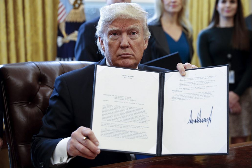 Trump da luz verde a la construcción de dos polémicos oleoductos