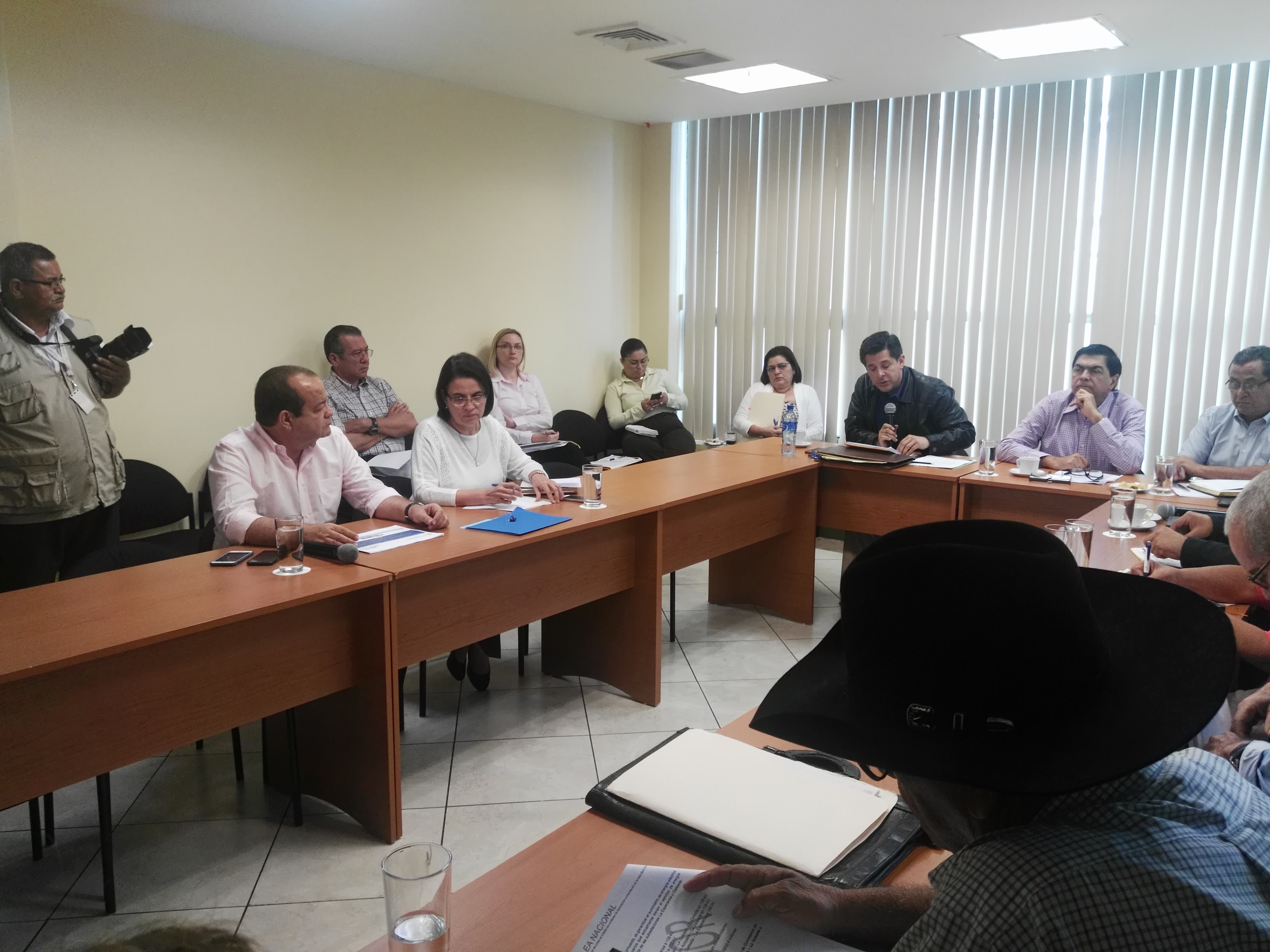 Comisión económica aprueba más de U$60 millones en préstamos