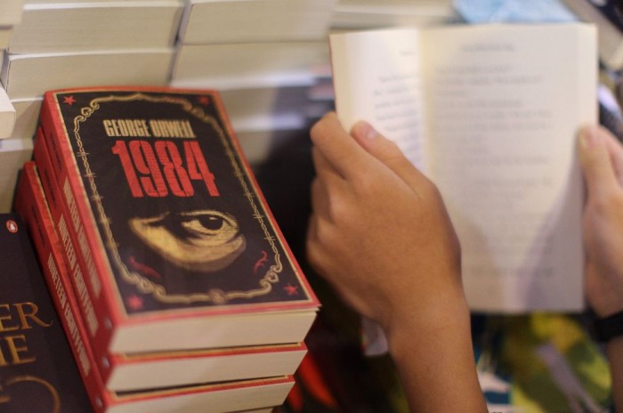 Polémicas de Trump impulsan ventas de la novela 1984, de George Orwell