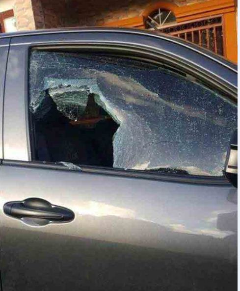 Varios vehículos han resultado dañados luego de que personas con problemas mentales lanzaran piedras. LA PRENSA/W.ARAGÓN